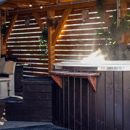 Aloha Glamp - Okragle Domki Przy Rzece - Balia I Sauna - Energylandia Zagornik Стая снимка
