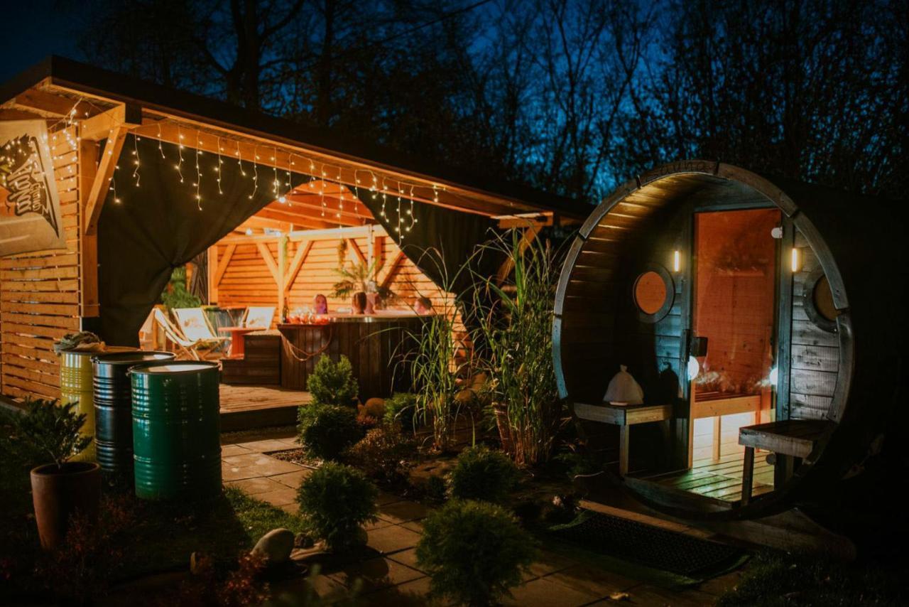Aloha Glamp - Okragle Domki Przy Rzece - Balia I Sauna - Energylandia Zagornik Екстериор снимка