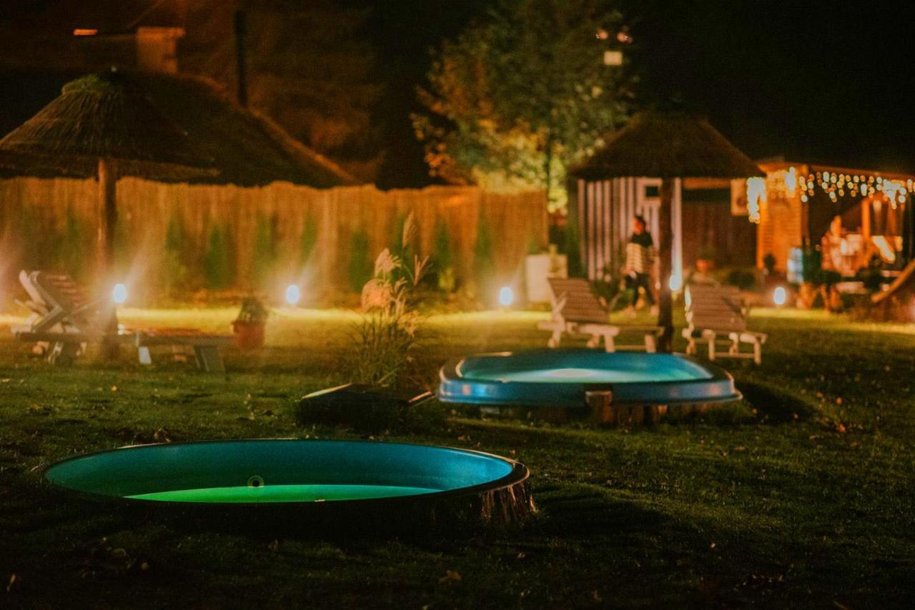 Aloha Glamp - Okragle Domki Przy Rzece - Balia I Sauna - Energylandia Zagornik Екстериор снимка