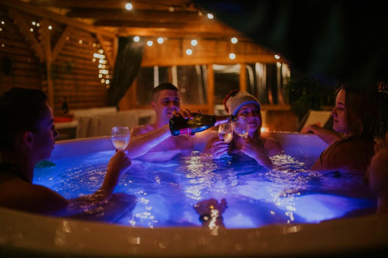Aloha Glamp - Okragle Domki Przy Rzece - Balia I Sauna - Energylandia Zagornik Екстериор снимка