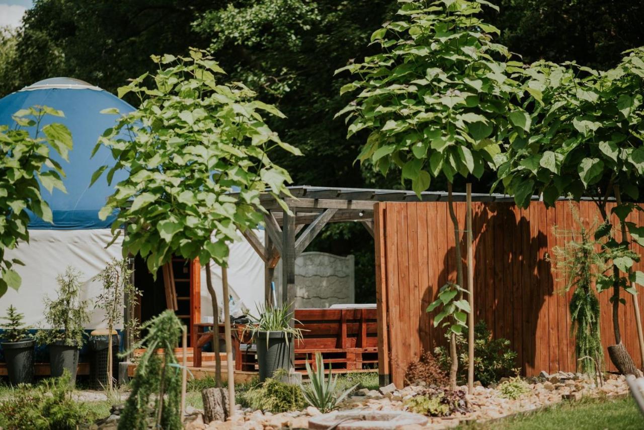 Aloha Glamp - Okragle Domki Przy Rzece - Balia I Sauna - Energylandia Zagornik Екстериор снимка
