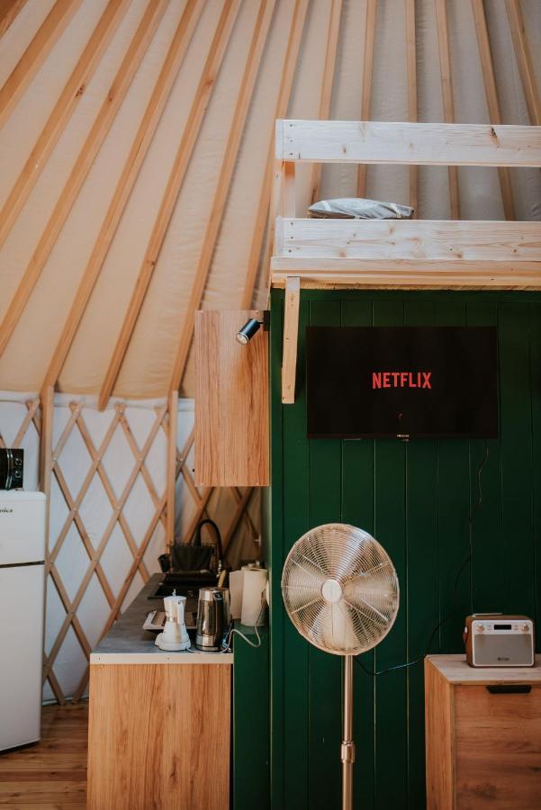Aloha Glamp - Okragle Domki Przy Rzece - Balia I Sauna - Energylandia Zagornik Екстериор снимка