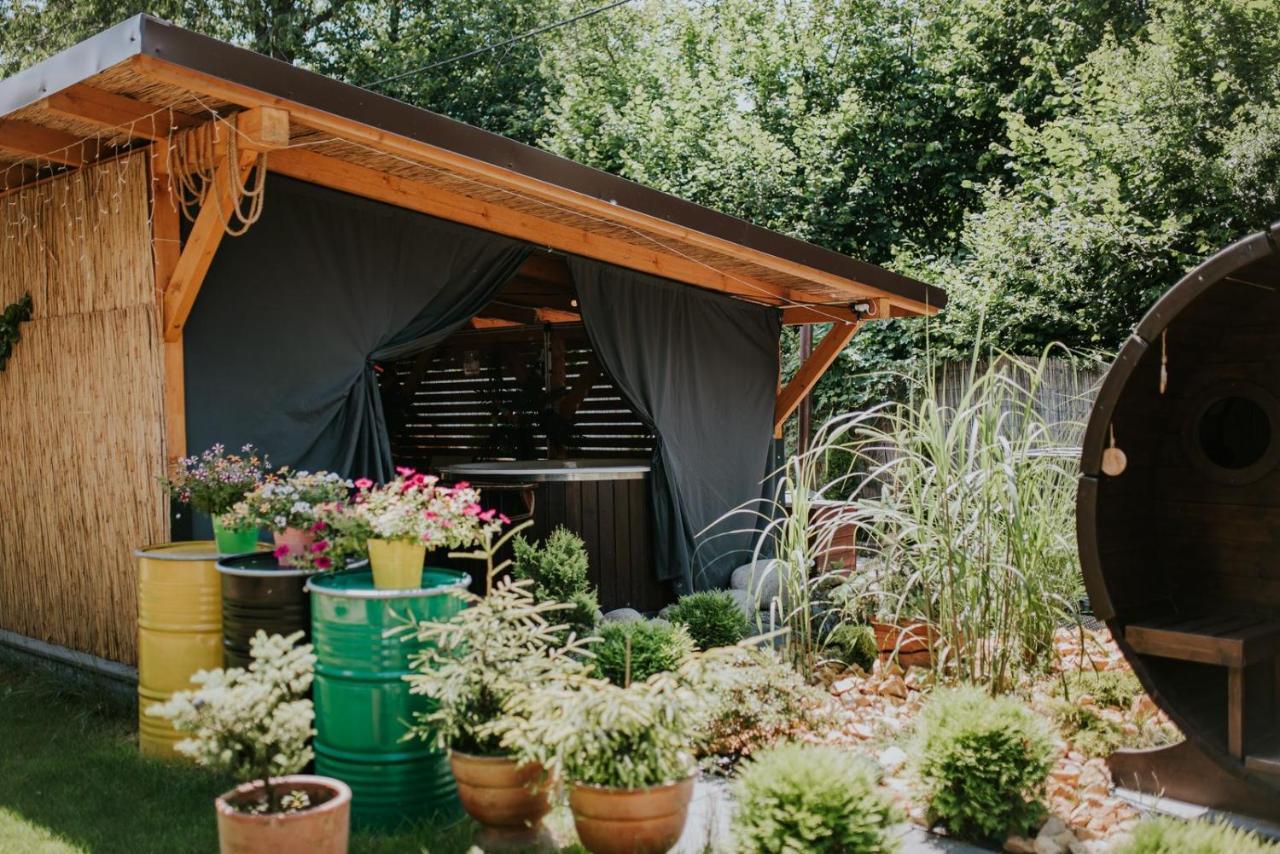 Aloha Glamp - Okragle Domki Przy Rzece - Balia I Sauna - Energylandia Zagornik Екстериор снимка