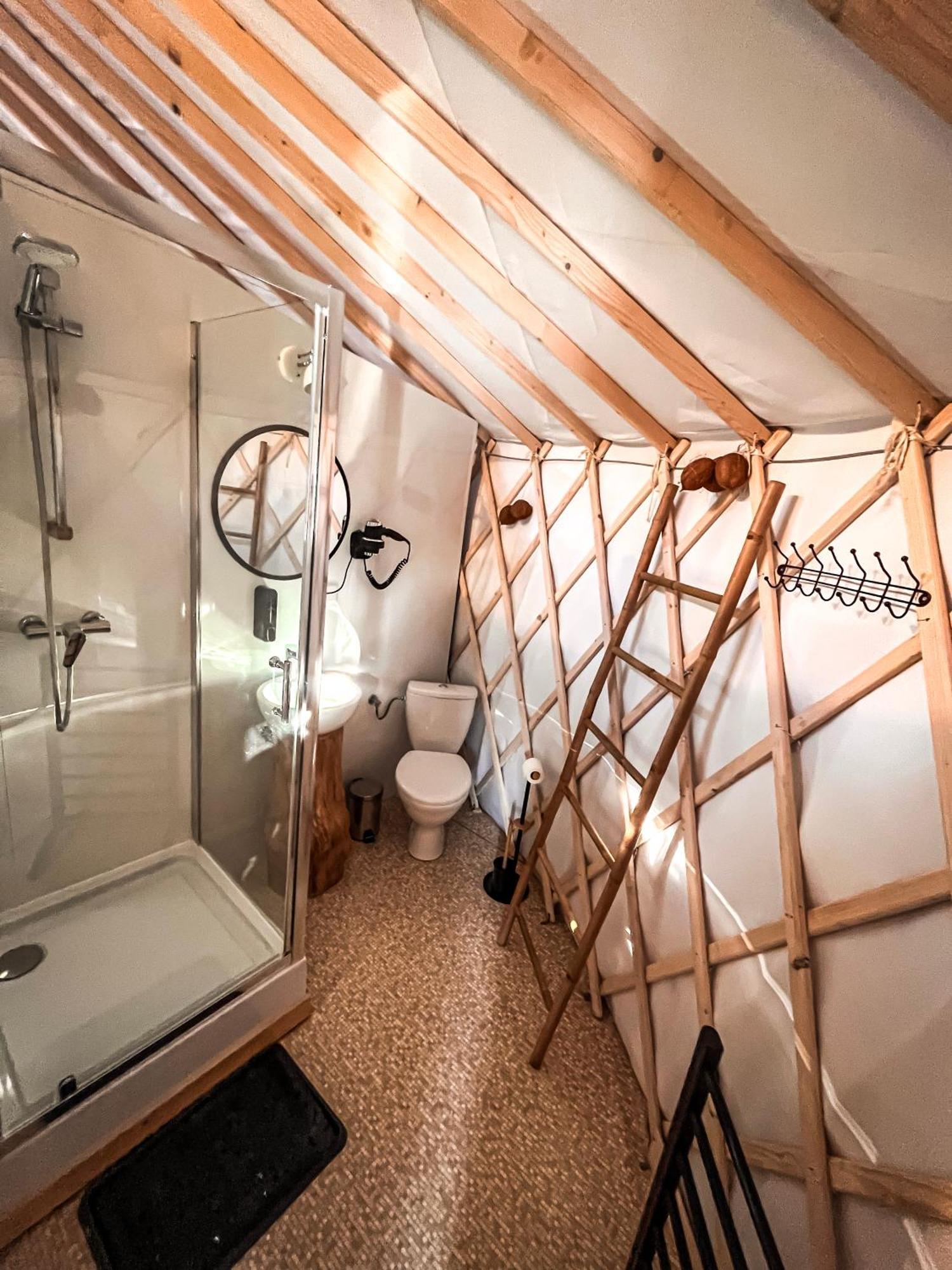 Aloha Glamp - Okragle Domki Przy Rzece - Balia I Sauna - Energylandia Zagornik Екстериор снимка