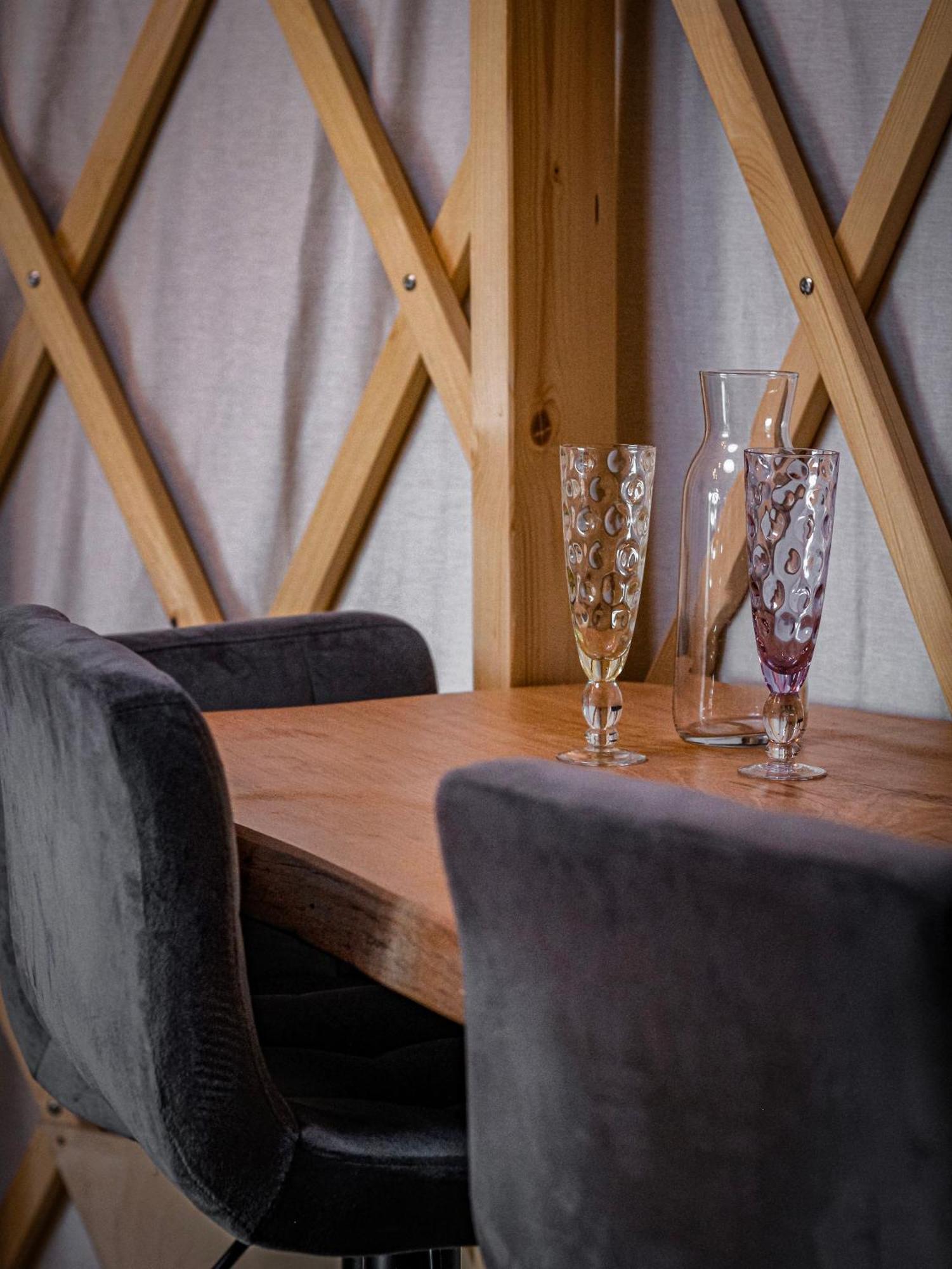 Aloha Glamp - Okragle Domki Przy Rzece - Balia I Sauna - Energylandia Zagornik Стая снимка