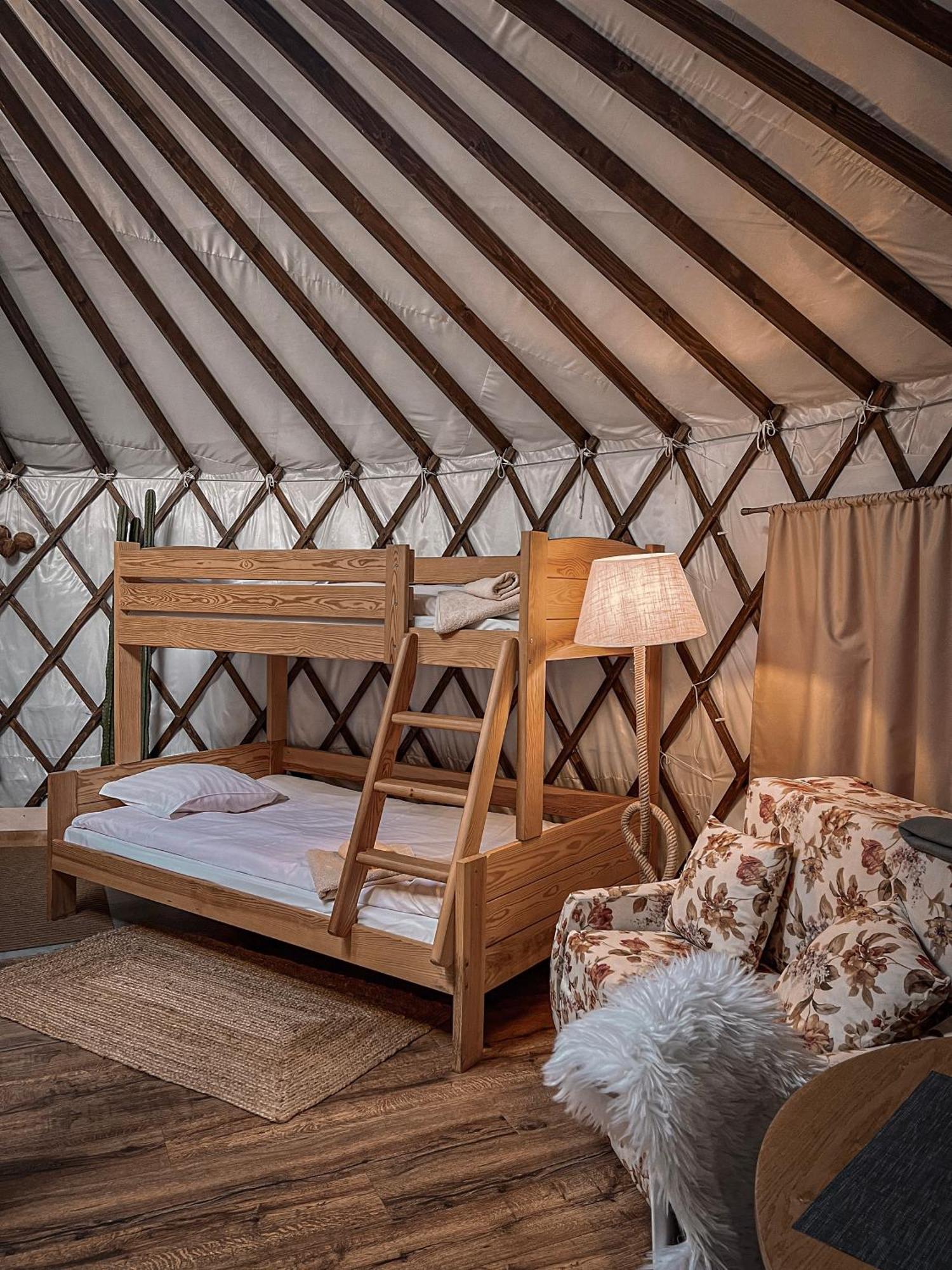 Aloha Glamp - Okragle Domki Przy Rzece - Balia I Sauna - Energylandia Zagornik Стая снимка