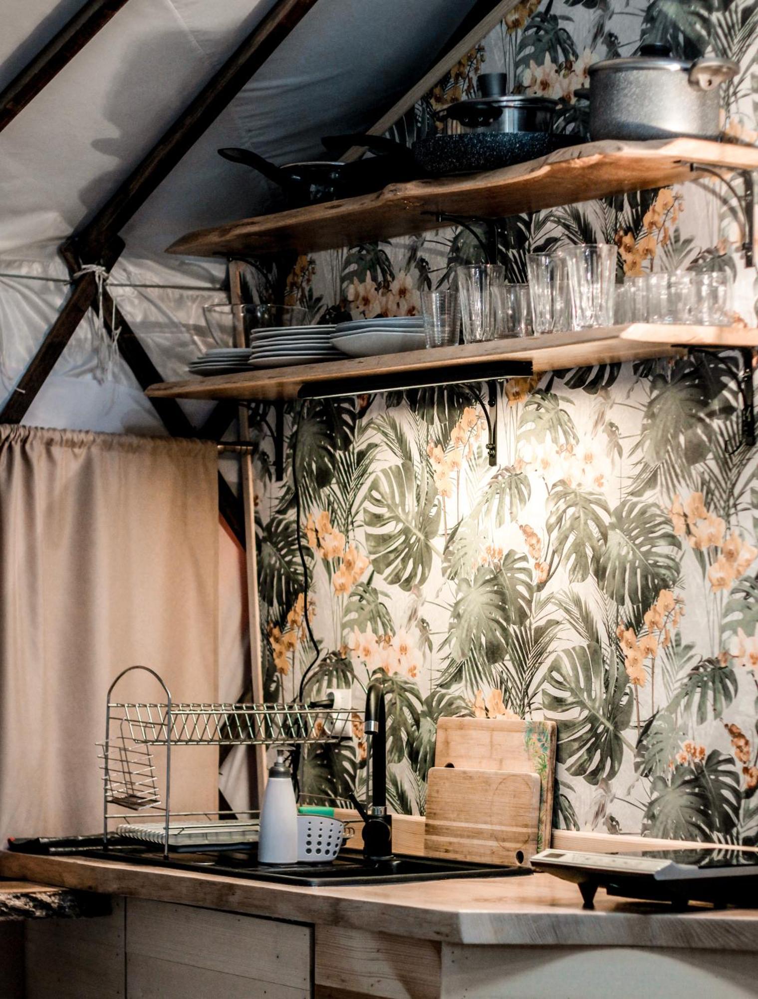 Aloha Glamp - Okragle Domki Przy Rzece - Balia I Sauna - Energylandia Zagornik Стая снимка