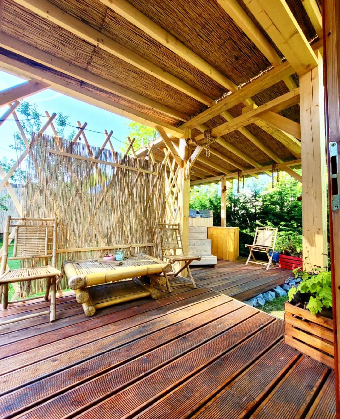 Aloha Glamp - Okragle Domki Przy Rzece - Balia I Sauna - Energylandia Zagornik Стая снимка