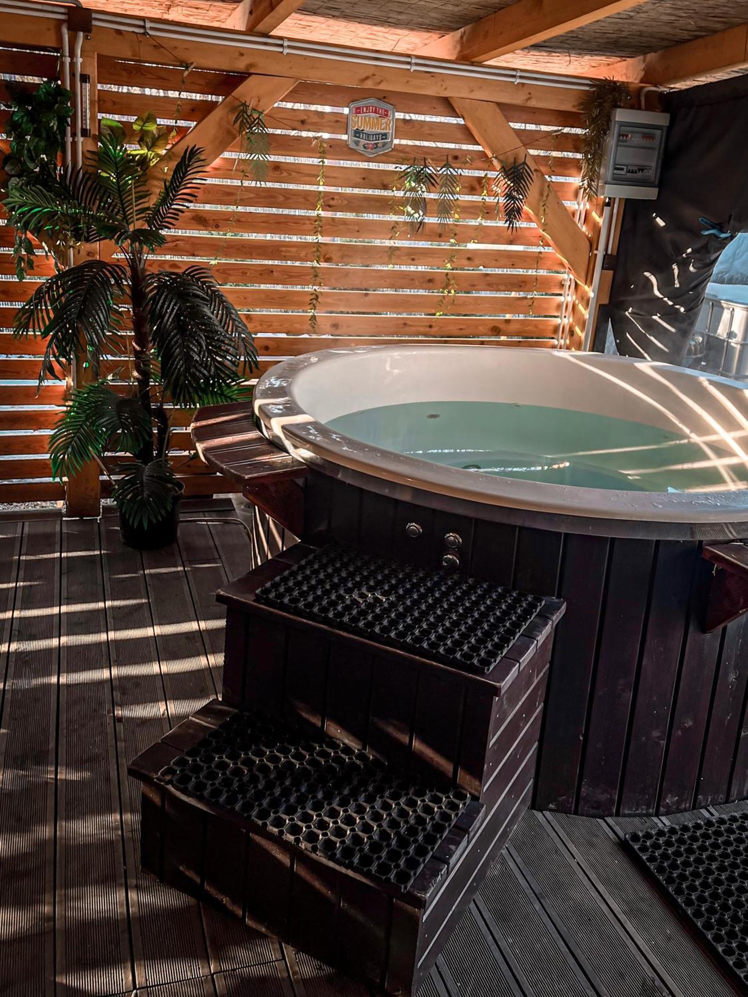 Aloha Glamp - Okragle Domki Przy Rzece - Balia I Sauna - Energylandia Zagornik Екстериор снимка